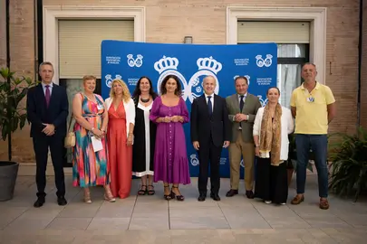 Foto de familia en el acto de la UNED