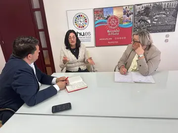 Marcos Toti y Mónica Rossi en un encuentro con la Rectora de la UHU