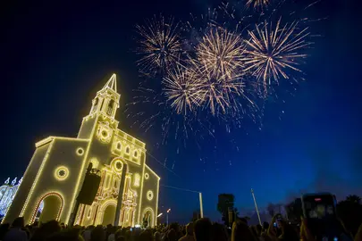 Inauguración de las Colombinas, con la portada iluminada