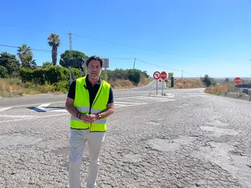 Enrique Gaviño, en la rotonda de Manzanilla