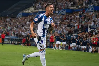 Caye Quintana celebra el gol del Recreativo.