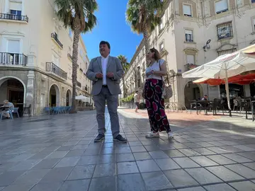 Gabriel Cruz, en la calle, junto al Ayuntamiento de Huelva