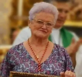 Ana en su reconocimiento por la hermandad - copia