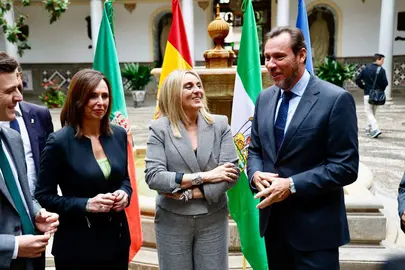 Oscar Puente, en Granada junto a la consejera Rocío Díaz y Marifrán Carazo