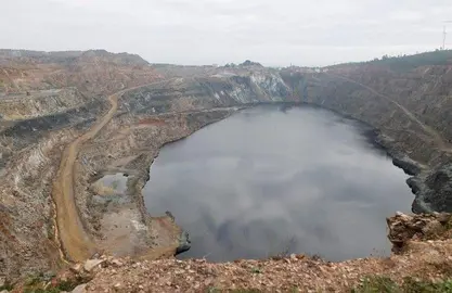 Corta inundada de las Minas de Tharsis