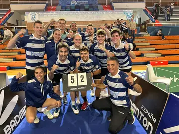 El CB IES La Orden celebrando su victoria.