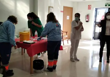 Proceso de vacunación en un centro de salud