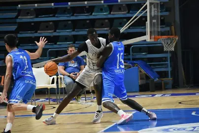 Moha defiende una acción interior del Clavijo.