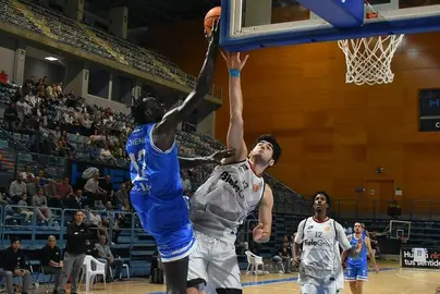 El Ciudad de Huelva haciendo valer su juego interior.