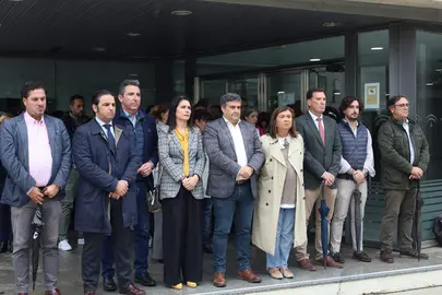 Minuto de silencio en la sede de la Junta en Huelva