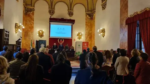 Un momento del acto y minuto de silencio