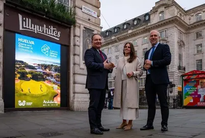 La imagen de Huelva proyectada en el corazón de Londres, en la imagen visita del presidente a Espacio turístico