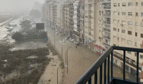 Avenida Italia, pleno centro de Huelva capital, inundada en los últimos temporales