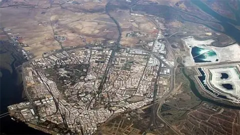 Panorámica aérea de Huelva, la Ría y las balsas de fosfoyesos