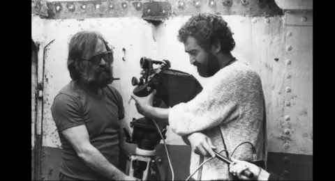 Fernando Ruiz Vergara (izquierda) en pleno rodaje