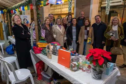 Foto de familia durante la visita del presidente de la Diputación