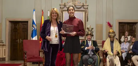 Estrella de la Ilusión, Carolina Marín, junto a Pilar Miranda