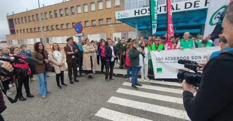 Concentración ante el hospital comarcal