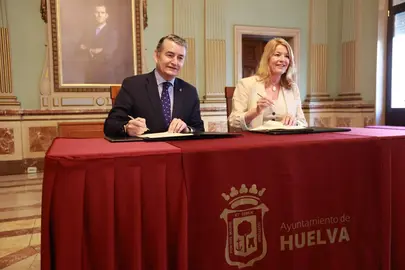 Sanz y Pilar Miranda, en la firma