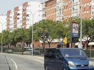 Bloques de viviendas en la salida hacia Punta Umbría desde la capital