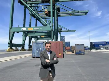 Alberto-Santan, Presidente-APH, en la línea de contenedores