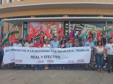 Protesta sindical contra la siniestralidad laboral ante la FOE