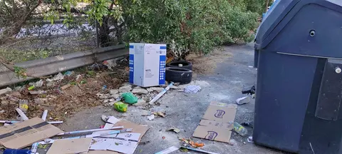 Acumulación de basura en la Avenida de La Orden