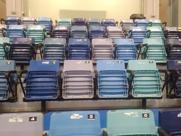 El palco del Palacio de Deportes durante el partido entre el CDH y el Archena.