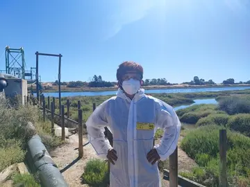 Teresa Rodriguez, en la zona del Tubo, junto a los fosfoyesos