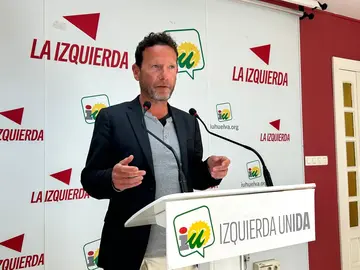 David F. Calderón en la sede de IU