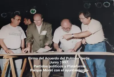 Firma de los acuerdos por el Parque Moret con Pedro Rodríguez de alcalde