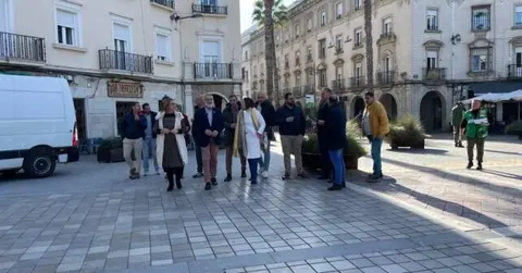 José Antonio García, PSOE, junto a otros integrantes del partido en los municipios