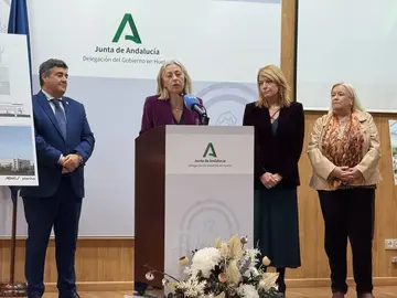 La consejera anuncia la nueva fecha, ante Miranda, Caro y Correa