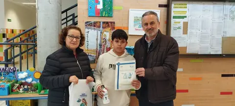 Entrega del premio al niño moguereño