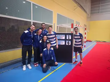 El CB IES La Orden tras ganar hoy en Valencia.