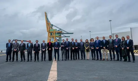 Foto de familia en el Puerto de Huelva esta mañana
