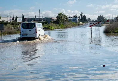 El río Tinto sigue entrando en San Juan del Puerto esta mañana