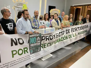 Más de 60 colectivos exigen garantizar la salud de la población de Huelva tras constatarse los vertidos desde las balas de fosfoyesos