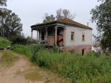 Villa Rosa, en lo alto del Conquero