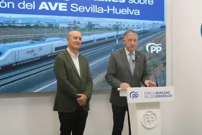 Carmelo Romero, junto a González