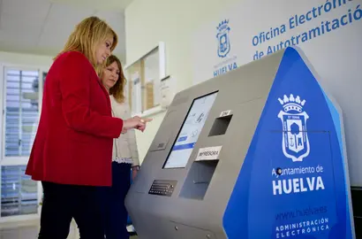 Pilar Miranda en la Oficina Autotramitación