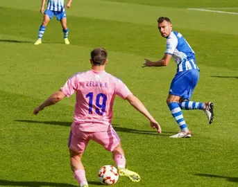 Lance del duelo entre el Alcoyano y el Recreativo.