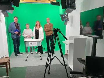 La directora de la UNIA La Rábida con los representantes de la APH y CPPA Huelva