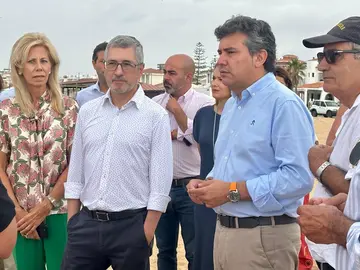 Hugo Morán visita las obras en La Antilla e Islantilla junto al alcalde de Lepe, Adolfo Verano y la subdelegada del Gobierno, María José Rico.