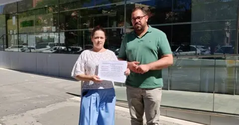 Irene Montiel -izquierda-.