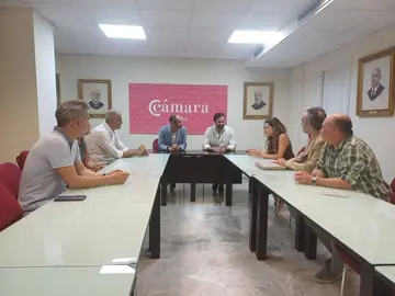 Reunión de la UHU con la Cámara de comercio.