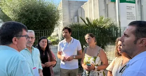 Antonio Beltrán junto a otros miembros del PSOE provincial.