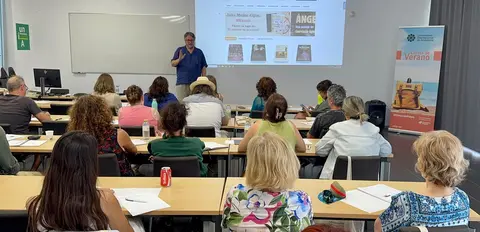 Curso de literatura en la UNIA.