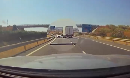 Conductora en dirección contraria.