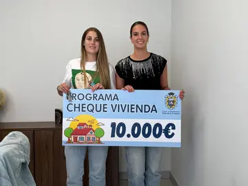 Entrega del cheque en Palos de la Frontera.